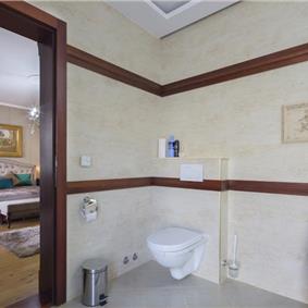 5 bedroom bayside villa with pool near Kotor, sleeps 12